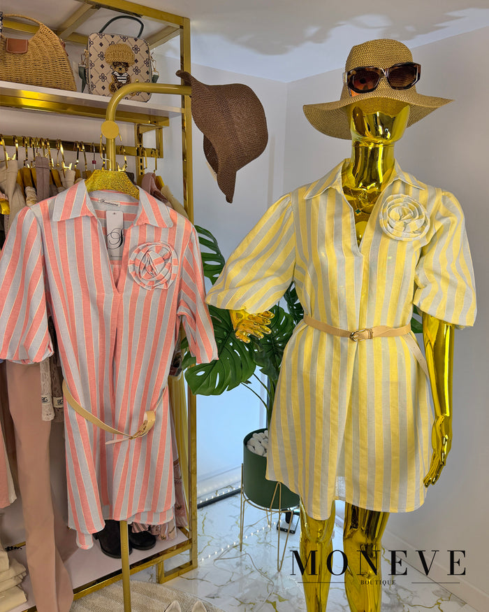 Sukienka Koszulowa z Kwiatem 3D – Pastel Stripes — detal