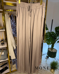 Szerokie Spodnie Satynowe z Gumką i Wiązaniem – Elegancja w Stylu Boho — widok 3