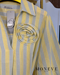 Sukienka Koszulowa z Kwiatem 3D – Pastel Stripes — widok 4