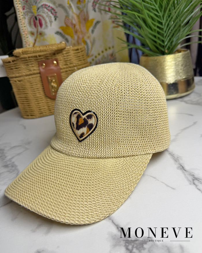 Czapka Bejsbolówka „Leopard Heart” – Jasna Plecionka — detal
